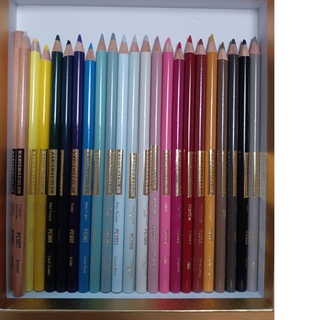 カリスマカラー　ホルベインアーチスト　色鉛筆　デザインナイフ(色鉛筆)