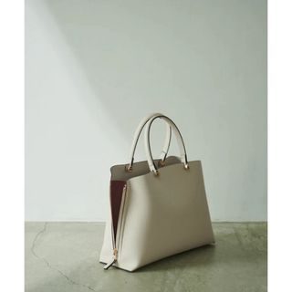 ロペ(ROPE’)の美品！Y bag medium オフホワイト(ショルダーバッグ)