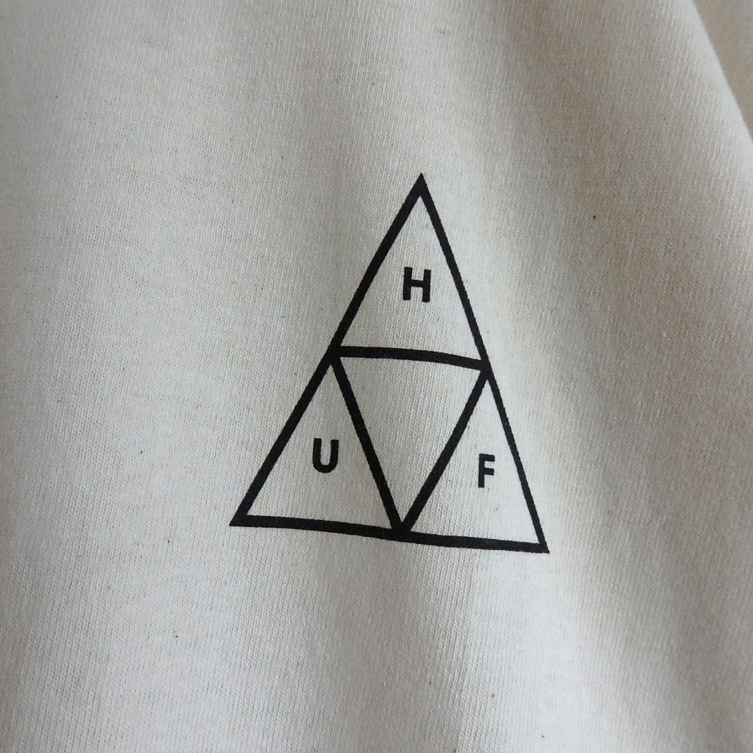 HUF(ハフ)の【新品】定価6,930円　HUF　トライアングルロゴTEE　ナチュラル　M メンズのトップス(Tシャツ/カットソー(半袖/袖なし))の商品写真