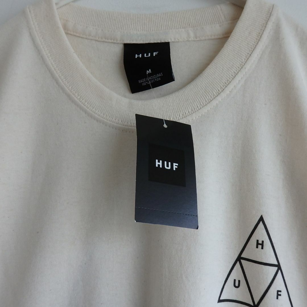 HUF(ハフ)の【新品】定価6,930円　HUF　トライアングルロゴTEE　ナチュラル　M メンズのトップス(Tシャツ/カットソー(半袖/袖なし))の商品写真