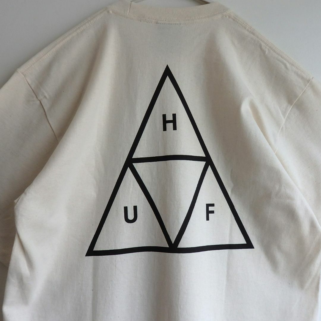 HUF(ハフ)の【新品】定価6,930円　HUF　トライアングルロゴTEE　ナチュラル　M メンズのトップス(Tシャツ/カットソー(半袖/袖なし))の商品写真