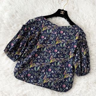 リバティ(LIBERTY.)の LIBERTY  花柄 ボタニカル ブラウス カットソー ネイビー(シャツ/ブラウス(半袖/袖なし))