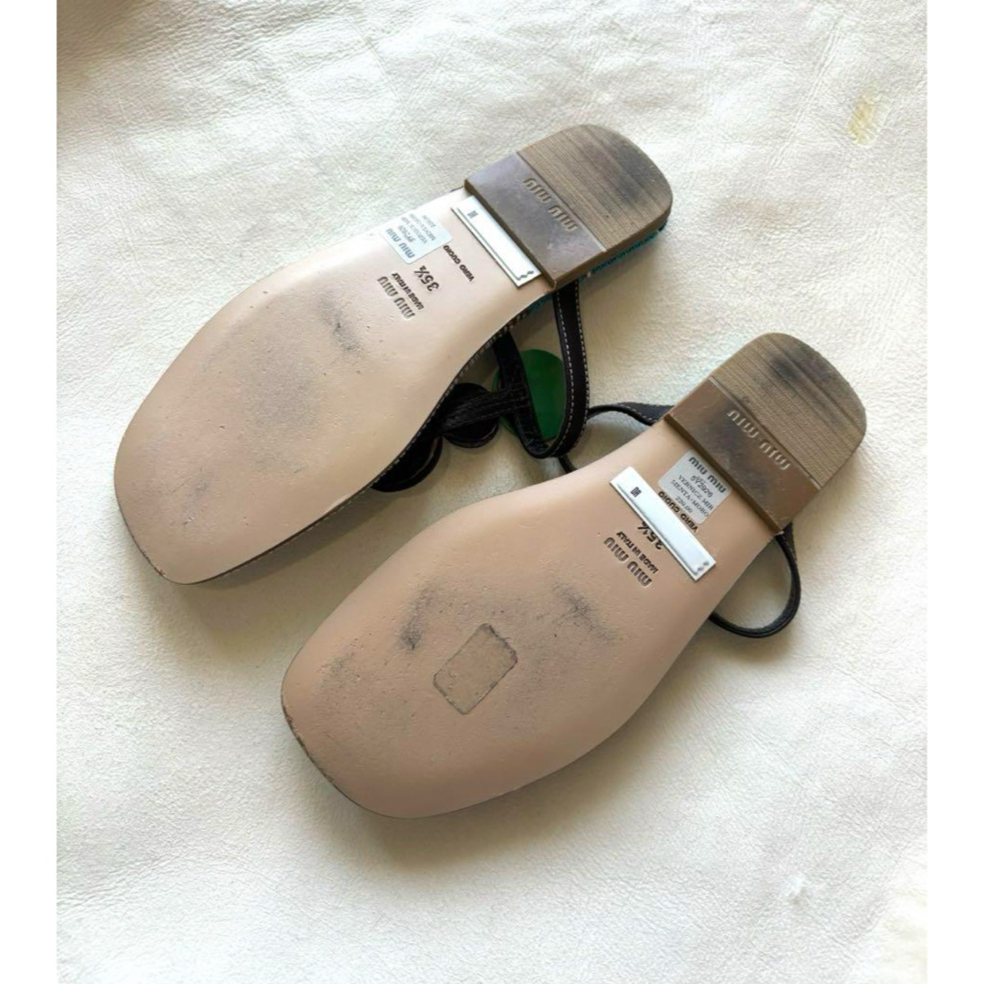 miumiu(ミュウミュウ)のMIU MIU トングサンダル レザー ダークブラウン ブラウン ミラー レディースの靴/シューズ(サンダル)の商品写真