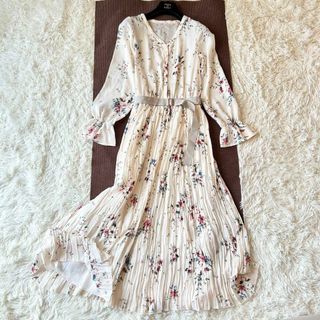 ウィルセレクション 花柄ロングワンピース プリーツ ベルト付 アイボリー S