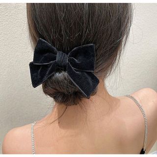 ヘアクリップ　黒　蝶々　リボン(ヘアピン)