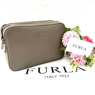 フルラ(Furla)の美品★FURLA フルラ リリー カメラバッグ グレージュ ダブルファスナー(ショルダーバッグ)