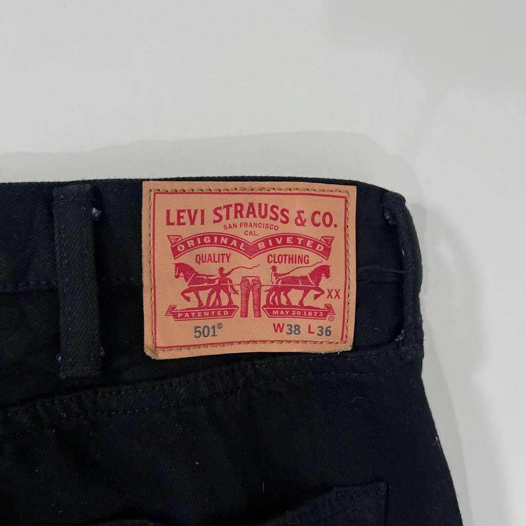 Levi's(リーバイス)の美品 リーバイス 501 ブラックデニム 革パッチ 後染め サルファ染め w38 メンズのパンツ(デニム/ジーンズ)の商品写真