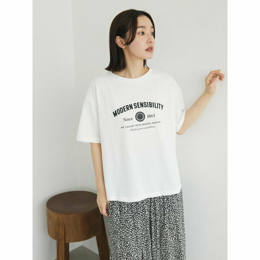 green parks(グリーンパークス)の【オフホワイト】エンブレムロゴボックスTシャツ 24SS/綿100%/半袖/夏/クルーネック レディースのトップス(カットソー(長袖/七分))の商品写真