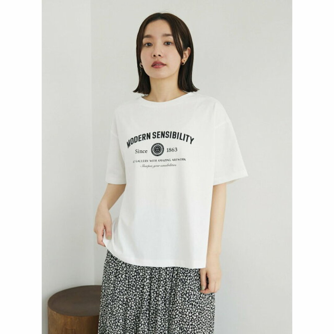 green parks(グリーンパークス)の【オフホワイト】エンブレムロゴボックスTシャツ 24SS/綿100%/半袖/夏/クルーネック レディースのトップス(カットソー(長袖/七分))の商品写真