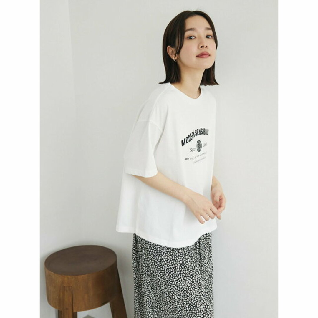 green parks(グリーンパークス)の【オフホワイト】エンブレムロゴボックスTシャツ 24SS/綿100%/半袖/夏/クルーネック レディースのトップス(カットソー(長袖/七分))の商品写真