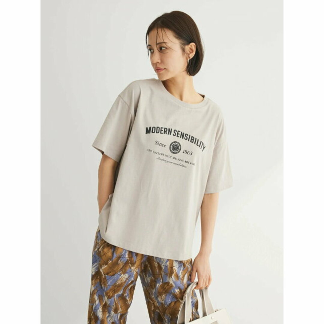 green parks(グリーンパークス)の【グレーベージュ】エンブレムロゴボックスTシャツ 24SS/綿100%/半袖/夏/クルーネック レディースのトップス(カットソー(長袖/七分))の商品写真