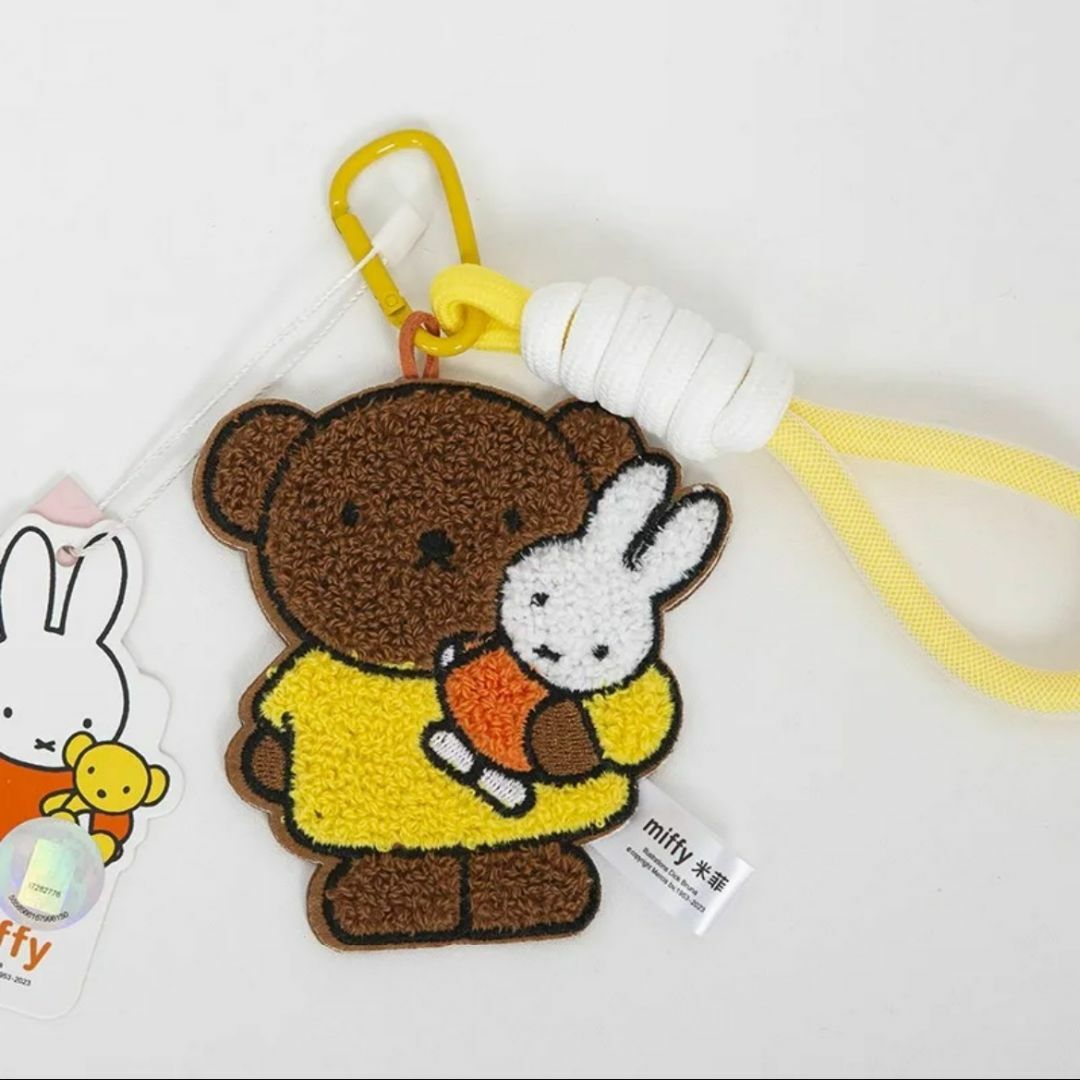 miffy(ミッフィー)のミッフィー　もこもこ刺繍キーホルダー　miffy 日本未発売　タイプ4 エンタメ/ホビーのアニメグッズ(キーホルダー)の商品写真