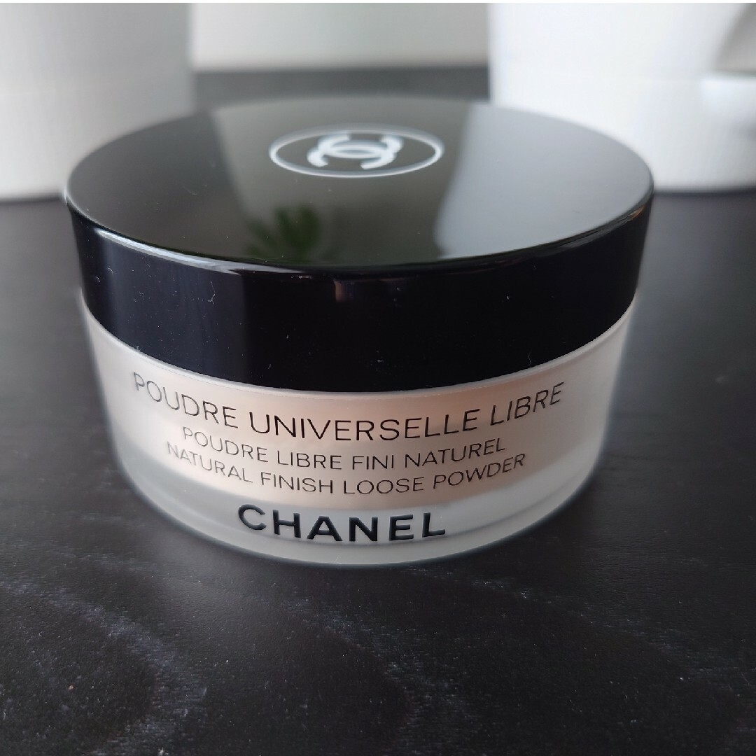 CHANEL(シャネル)のシャネル　CHANELプードュルユニヴェルセル　リーブルN　20 コスメ/美容のベースメイク/化粧品(フェイスパウダー)の商品写真