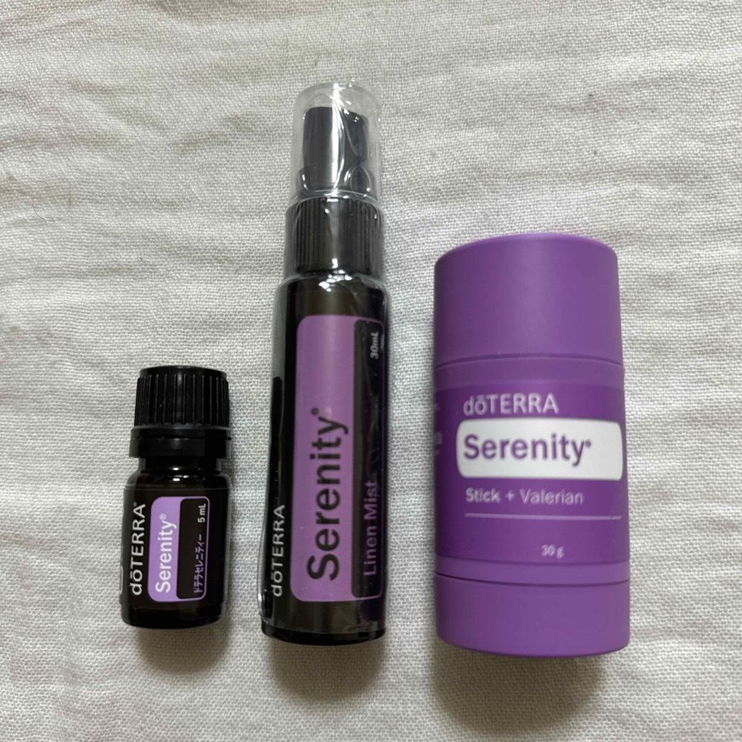 doTERRA(ドテラ)のdoTERRA セレニティー　エッセンシャルオイル　スティック　リネンミスト　 コスメ/美容のリラクゼーション(エッセンシャルオイル（精油）)の商品写真