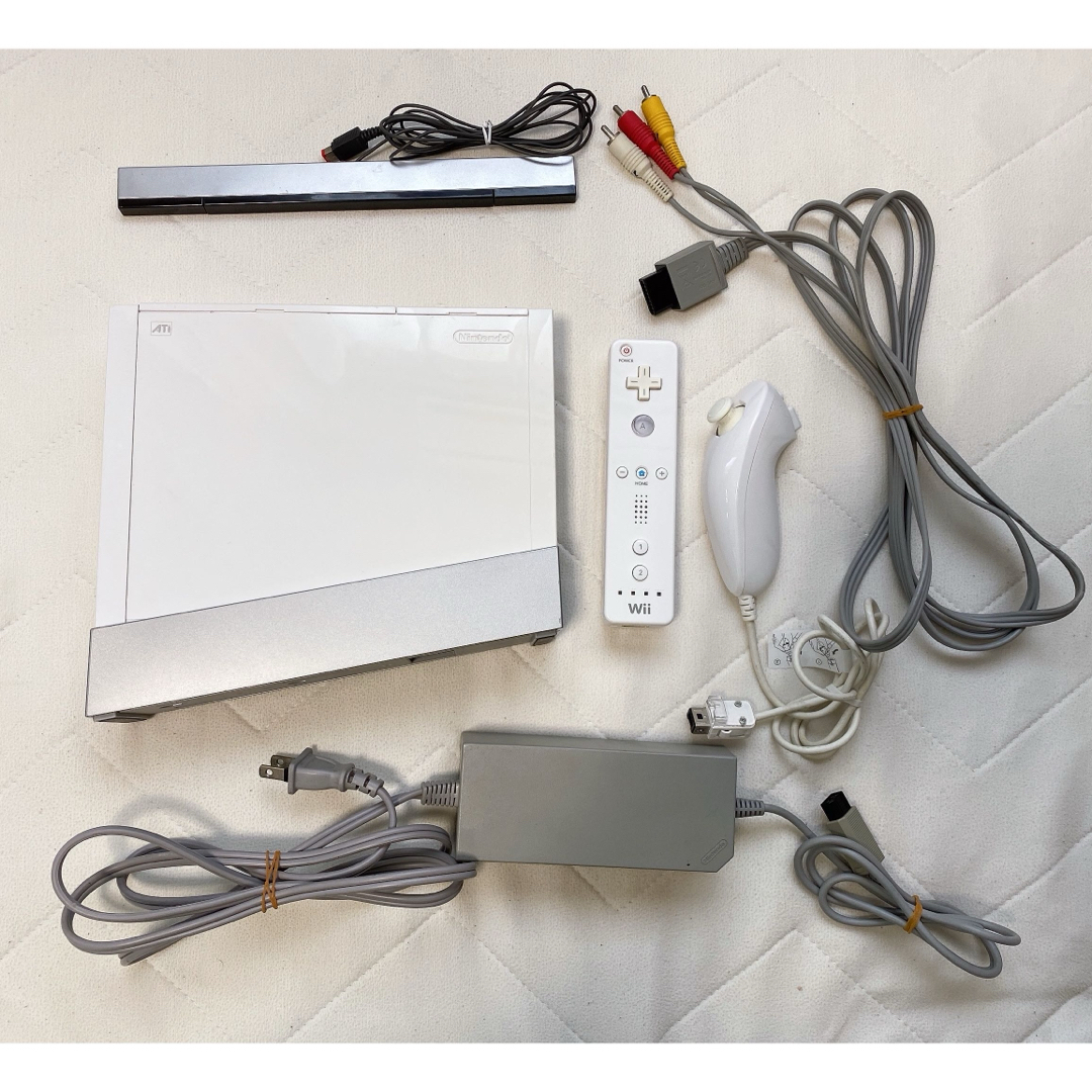 Wii(ウィー)のWii ゲーム機 本体 エンタメ/ホビーのゲームソフト/ゲーム機本体(家庭用ゲーム機本体)の商品写真