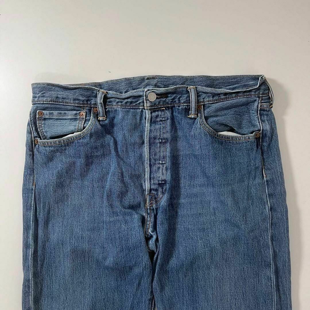 Levi's(リーバイス)のリーバイス 501 ブルー 色落ち デニム w36 L34 革パッチ 古着 メンズのパンツ(デニム/ジーンズ)の商品写真