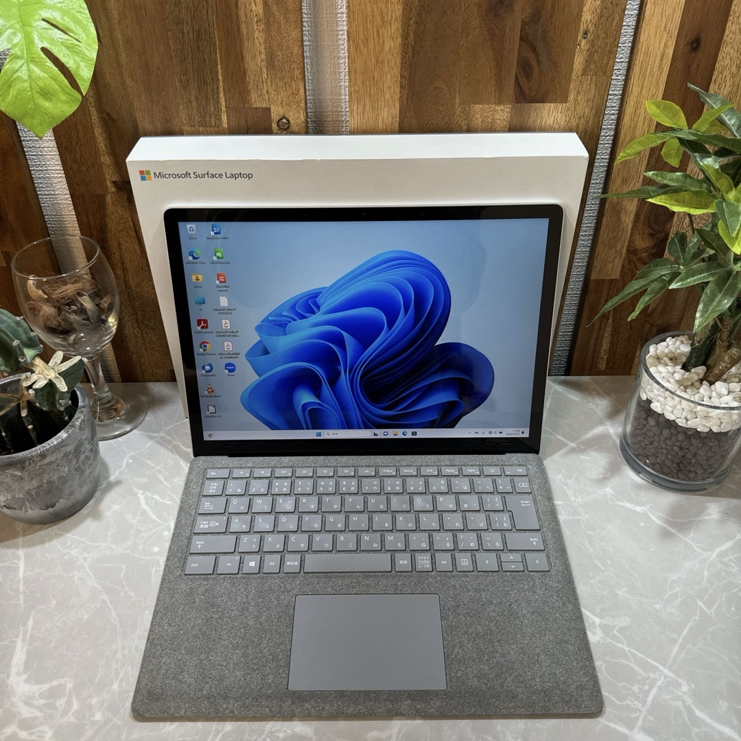 Microsoft(マイクロソフト)のSurface Laptop2☘️SSD256GB☘️i5第8世代☘️メモ8GB スマホ/家電/カメラのPC/タブレット(ノートPC)の商品写真