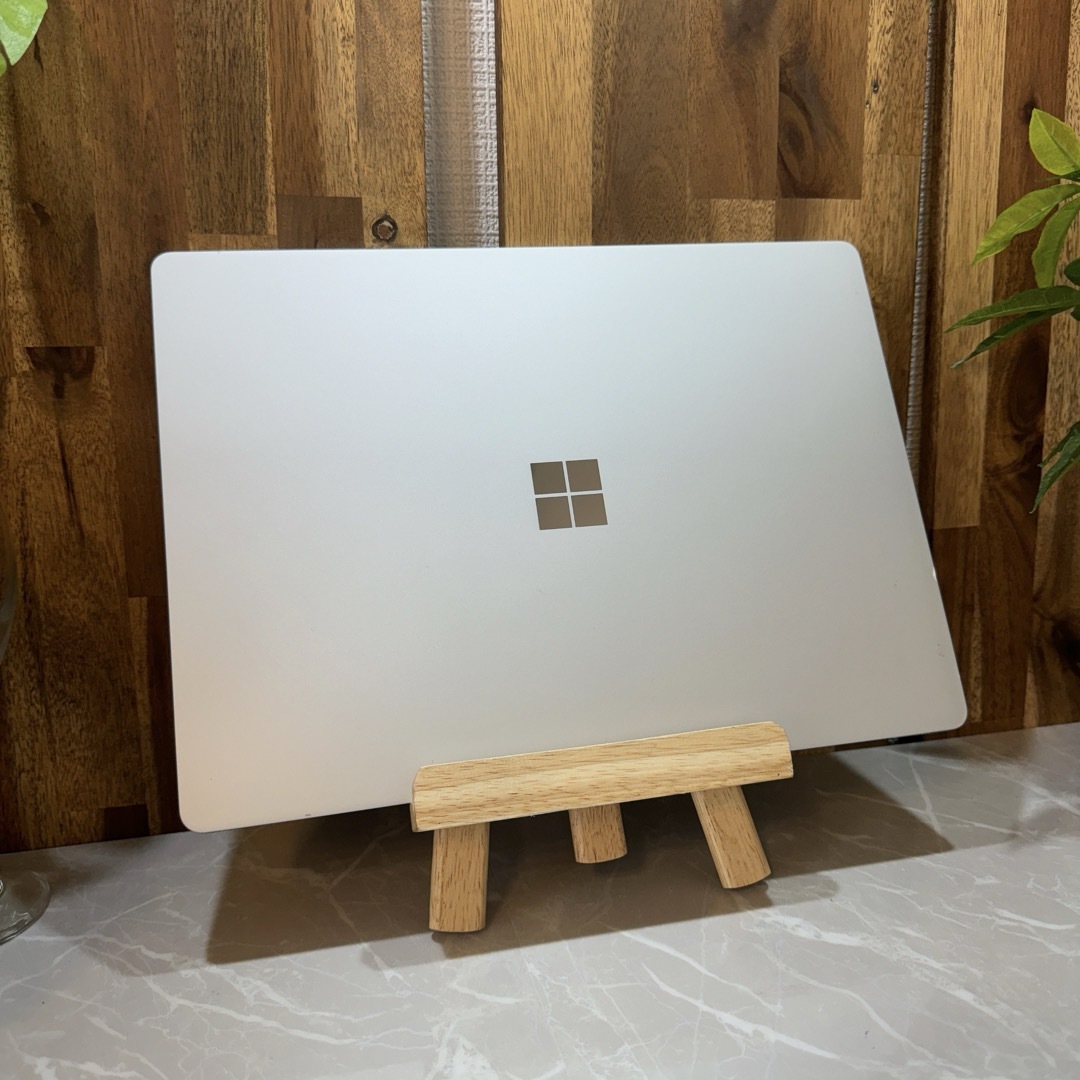 Microsoft(マイクロソフト)のSurface Laptop2☘️SSD256GB☘️i5第8世代☘️メモ8GB スマホ/家電/カメラのPC/タブレット(ノートPC)の商品写真