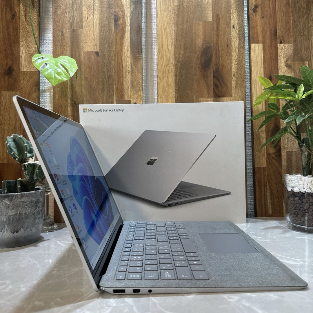 Microsoft(マイクロソフト)のSurface Laptop2☘️SSD256GB☘️i5第8世代☘️メモ8GB スマホ/家電/カメラのPC/タブレット(ノートPC)の商品写真