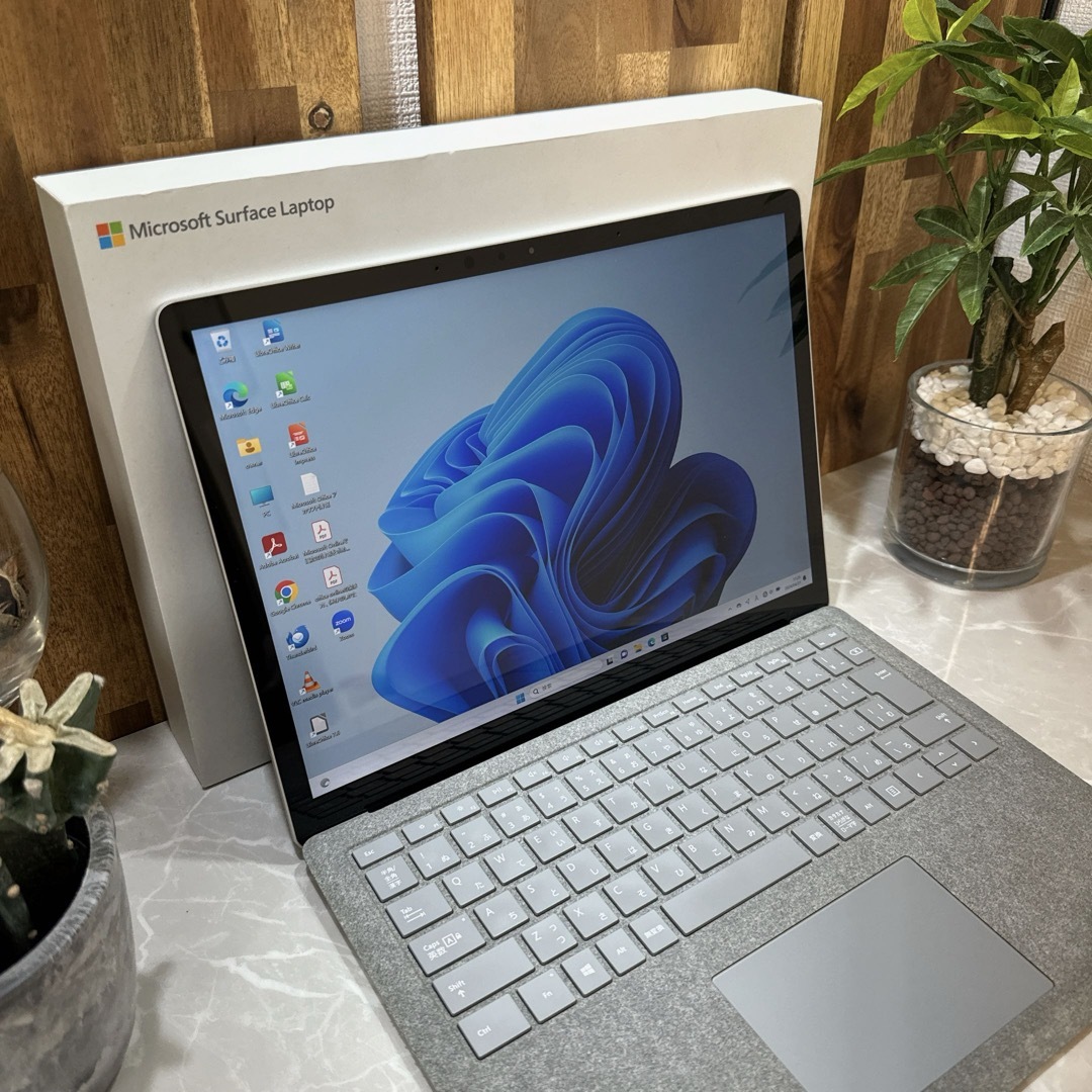 Microsoft(マイクロソフト)のSurface Laptop2☘️SSD256GB☘️i5第8世代☘️メモ8GB スマホ/家電/カメラのPC/タブレット(ノートPC)の商品写真