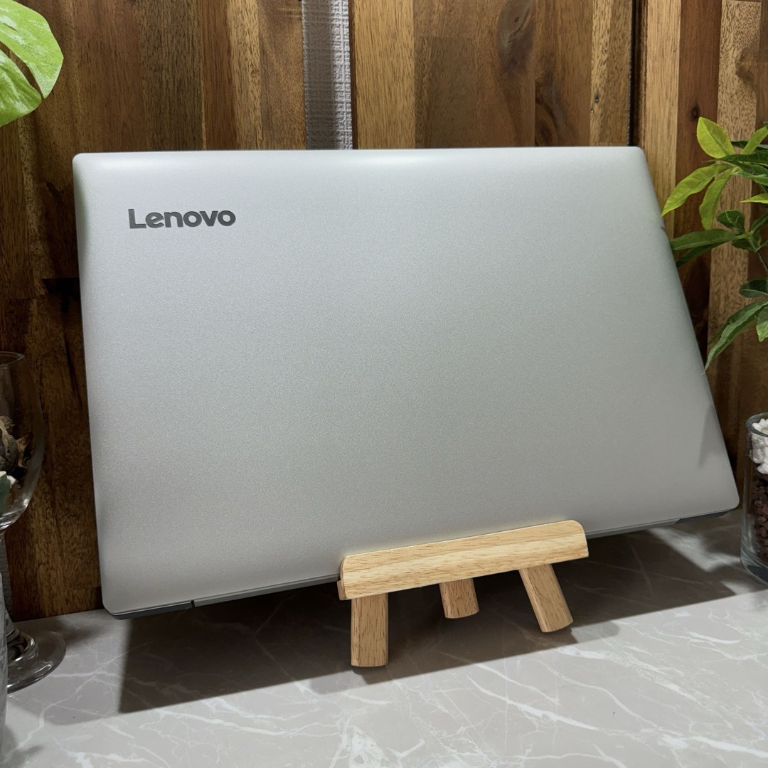 Lenovo(レノボ)の【美品】Lenovo ideapad 320☘️i7第7世代☘️メ8G☘️SSD スマホ/家電/カメラのPC/タブレット(ノートPC)の商品写真