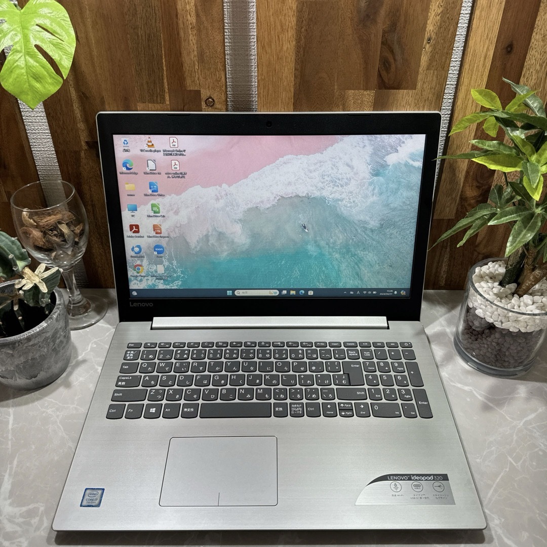 Lenovo(レノボ)の【美品】Lenovo ideapad 320☘️i7第7世代☘️メ8G☘️SSD スマホ/家電/カメラのPC/タブレット(ノートPC)の商品写真