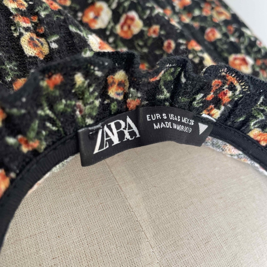 ZARA(ザラ)のZARAの小花ワンピースSサイズ レディースのワンピース(ひざ丈ワンピース)の商品写真