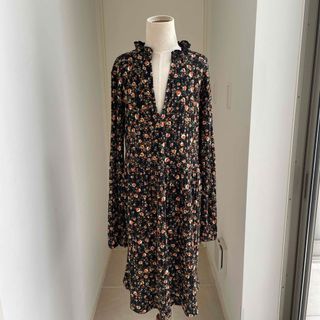 ザラ(ZARA)のZARAの小花ワンピースSサイズ(ひざ丈ワンピース)