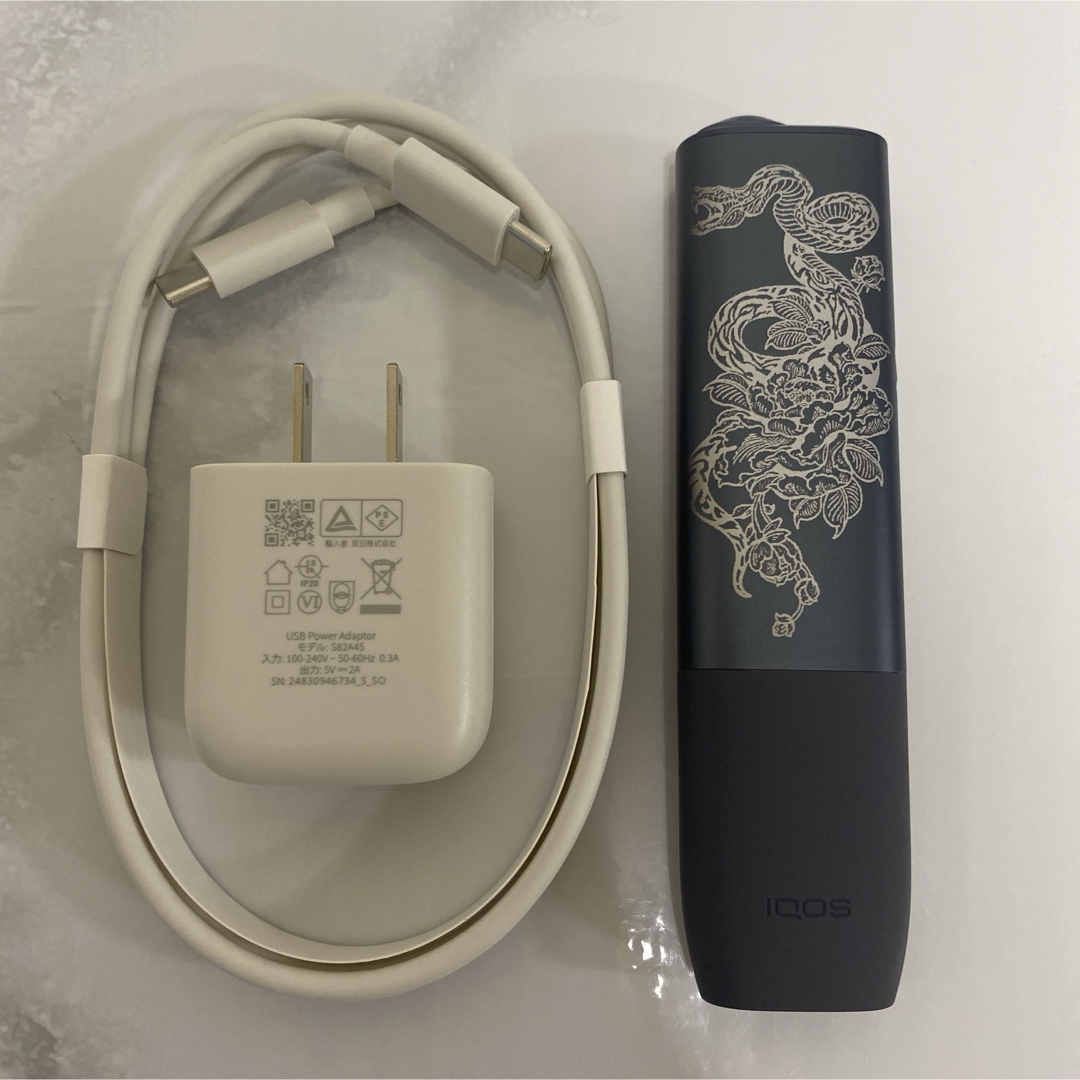 IQOS(アイコス)のiQOS ILUMA ONE イルマワン レーザー加工 蛇 牡丹 和柄 和彫り メンズのファッション小物(タバコグッズ)の商品写真