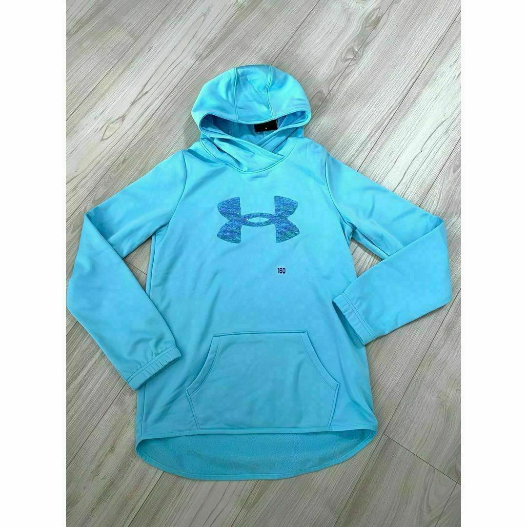 UNDER ARMOUR(アンダーアーマー)の【新品】アンダーアーマー　裏起毛　パーカー　スパンコール　水色　160 キッズ/ベビー/マタニティのキッズ服女の子用(90cm~)(Tシャツ/カットソー)の商品写真