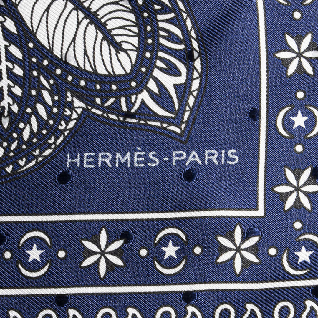 Hermes(エルメス)のHERMES エルメス バンダナ Le Jardin de la Maharani Bandana マハラニの庭  043998S 07 スカーフ カレ55 2023SS  ネイビー ホワイト【中古】 レディースのファッション小物(バンダナ/スカーフ)の商品写真