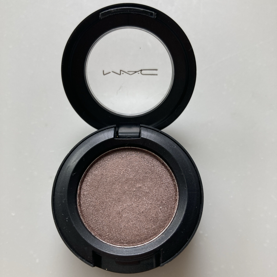 MAC(マック)のMAC アイシャドウ　SATIN TAUPE コスメ/美容のベースメイク/化粧品(アイシャドウ)の商品写真