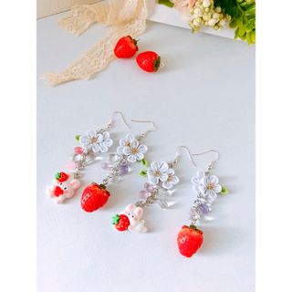 再販♡うさぎと苺のピアス　つまみ細工　ピアス　イヤリングいちご　ラビット