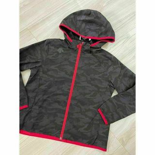 デサント(DESCENTE)の【新品】DESCENTE　デサント　ウインドブレーカー　裏起毛　迷彩　130(ジャケット/上着)