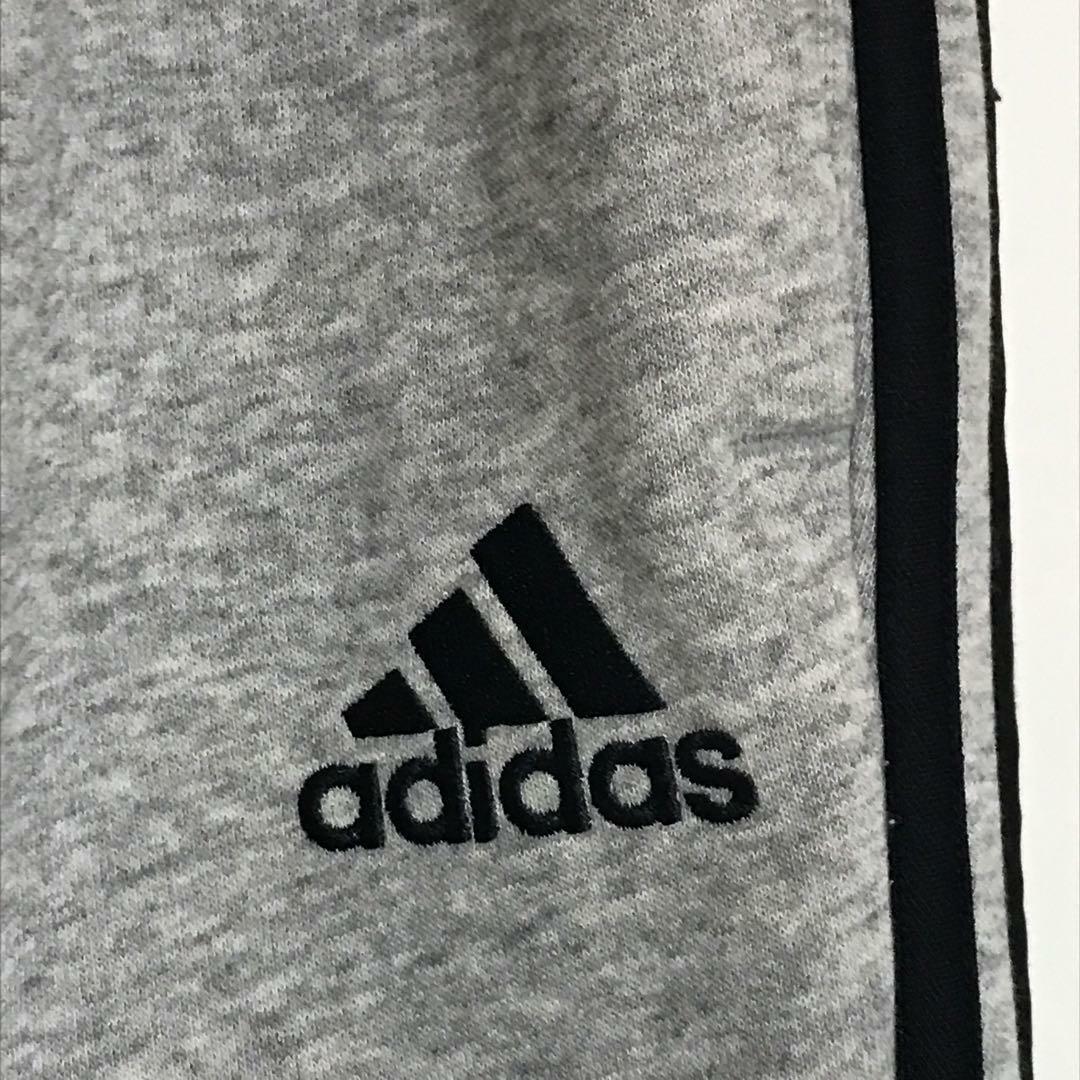 adidas(アディダス)の【人気L】アディダス　刺繍ロゴ入りスウェットパンツ　グレー　人気定番　F949 メンズのパンツ(その他)の商品写真