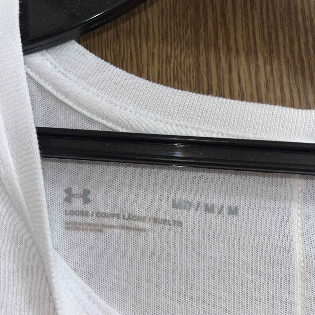 UNDER ARMOUR(アンダーアーマー)のアンダーアーマー　Tシャツ　Mサイズ レディースのトップス(シャツ/ブラウス(半袖/袖なし))の商品写真