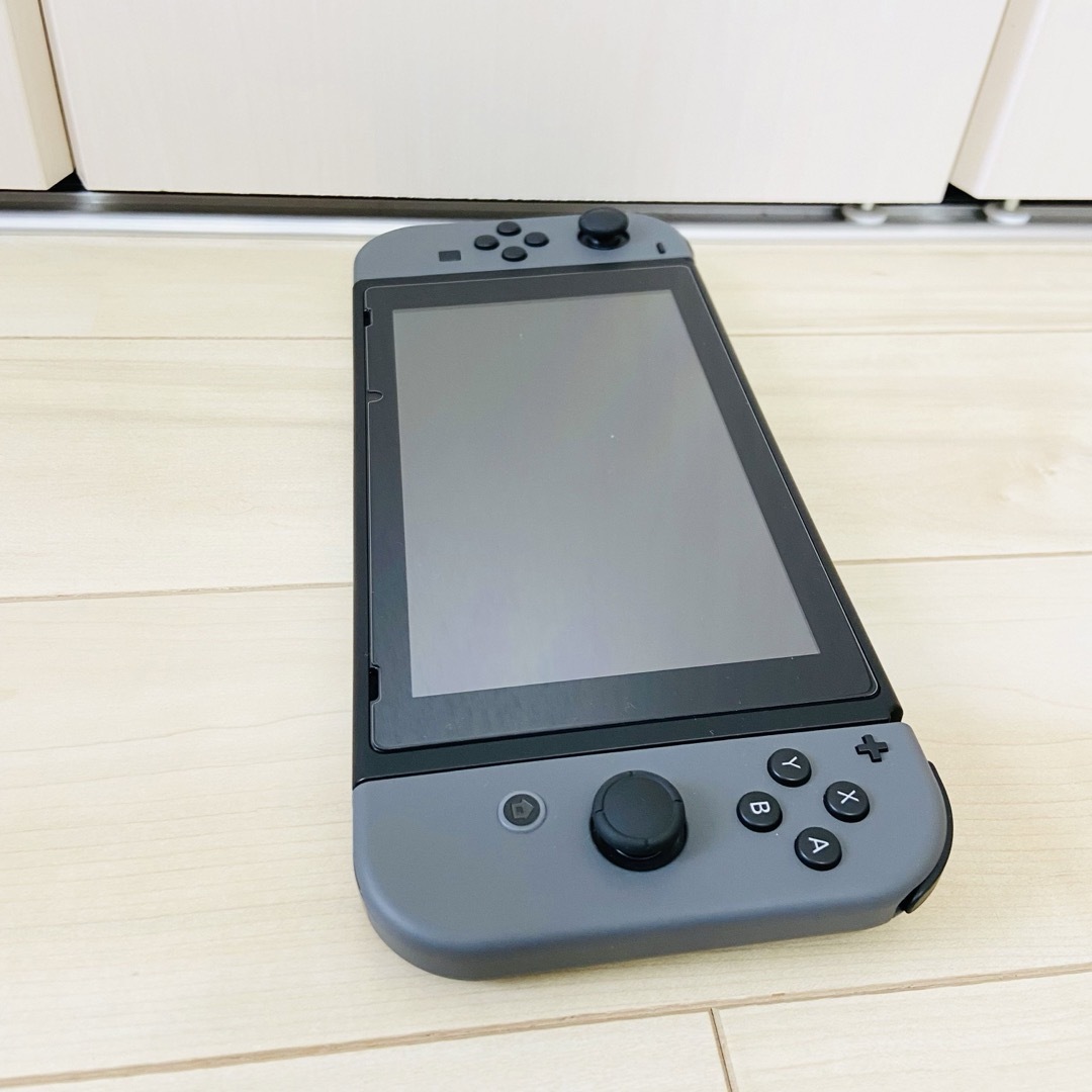 Nintendo Switch(ニンテンドースイッチ)の【未使用に近い】2023年モデル　NINTENDO SWITCH スイッチ　本体 エンタメ/ホビーのゲームソフト/ゲーム機本体(家庭用ゲーム機本体)の商品写真