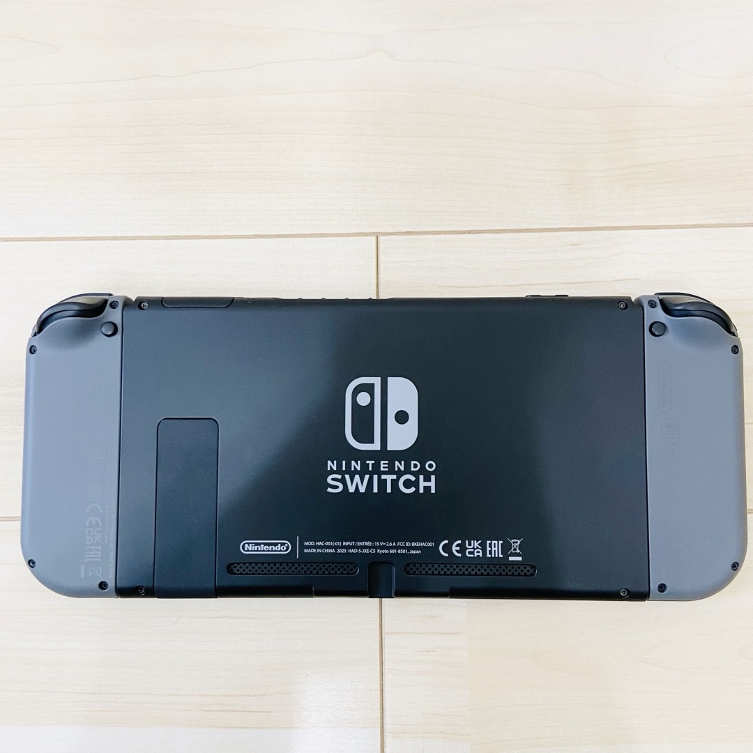 Nintendo Switch(ニンテンドースイッチ)の【未使用に近い】2023年モデル　NINTENDO SWITCH スイッチ　本体 エンタメ/ホビーのゲームソフト/ゲーム機本体(家庭用ゲーム機本体)の商品写真