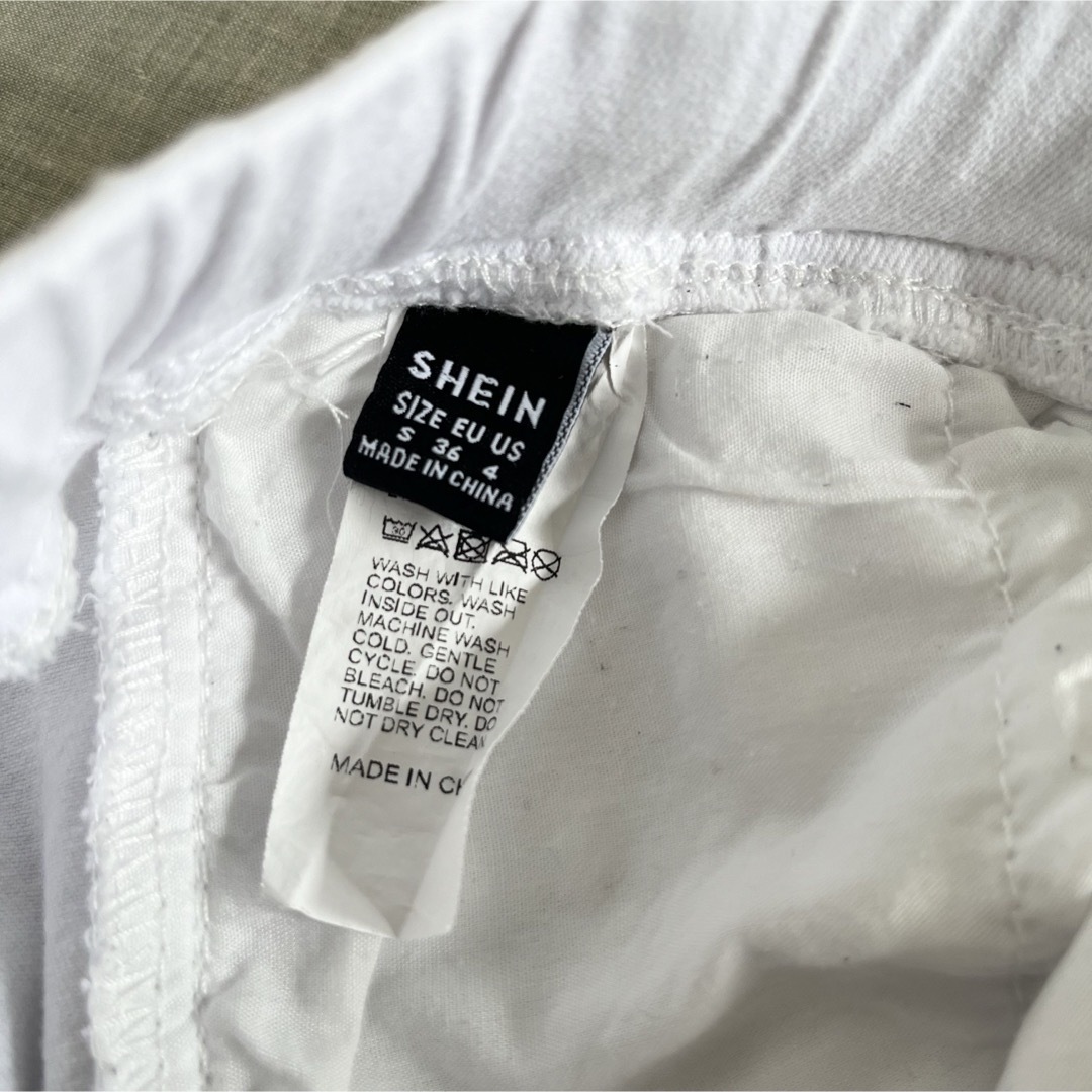 SHEIN(シーイン)のSHEIN✴︎ドローストリング・タイ・ウエスト レタストリム スキニージーンズ レディースのパンツ(スキニーパンツ)の商品写真