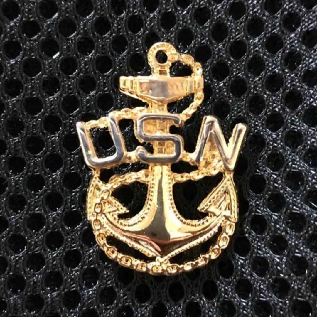 USNアンカーピンバッチB / U.S.N Anchor pin's badge エンタメ/ホビーのミリタリー(その他)の商品写真