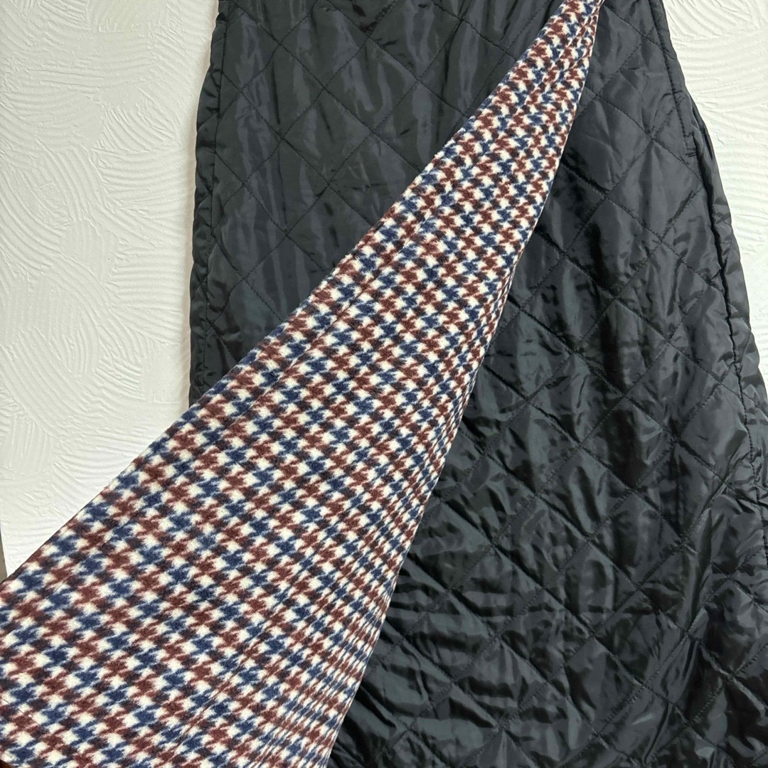 しまむら(シマムラ)のFREUDE リバーシブル　キルティング　黒　千鳥柄　赤　青　ウエストゴム レディースのスカート(ひざ丈スカート)の商品写真