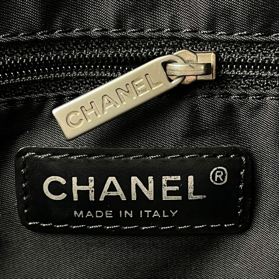 CHANEL(シャネル)のほぼ未使用●CHANEL● ニュートラベルライン トートPM ハンドバッグ レディースのバッグ(ハンドバッグ)の商品写真