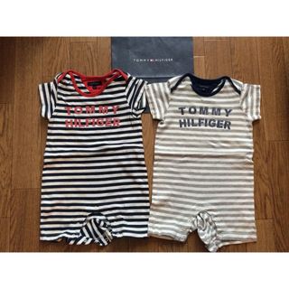 TOMMY HILFIGER - TOMMYHILFIGERトミーヒルフィガースナップボタンボーダーロンパース80