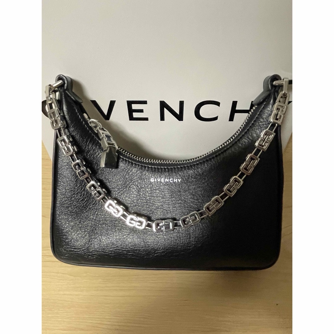 GIVENCHY(ジバンシィ)のGivenchy ジバンシィ スモール ムーン カットアウト ショルダー バッグ レディースのバッグ(ショルダーバッグ)の商品写真