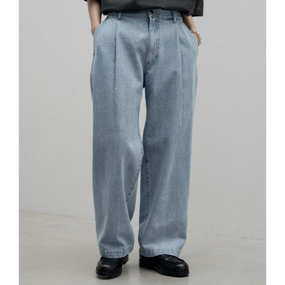 LIDNM(リドム)のWYM LIDNM TUCK WIDE LOOSE DENIM ライトブルー メンズのパンツ(デニム/ジーンズ)の商品写真