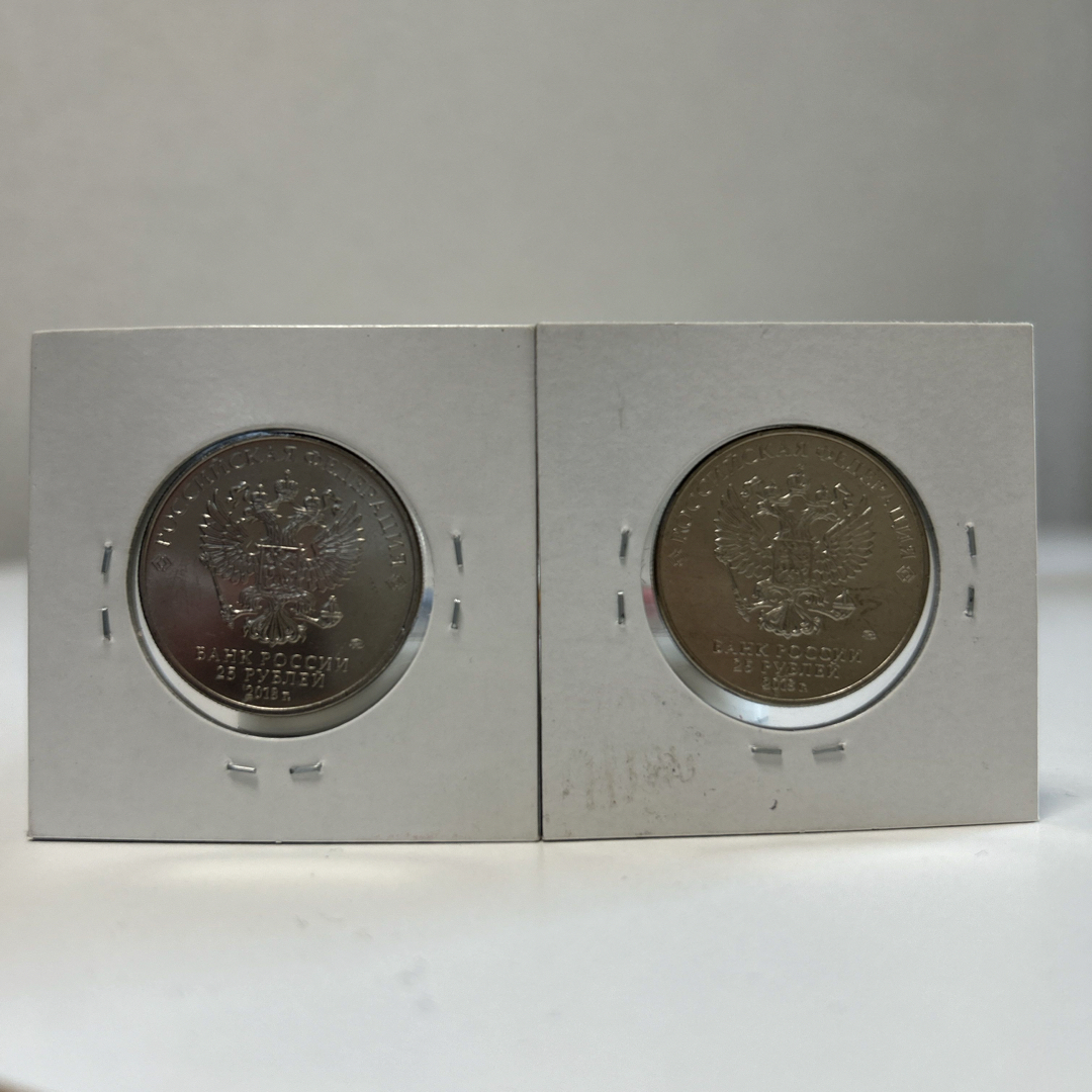 サッカーグッズ ロシア　2018年　ワールドカップ記念硬貨  2枚セット スポーツ/アウトドアのサッカー/フットサル(記念品/関連グッズ)の商品写真