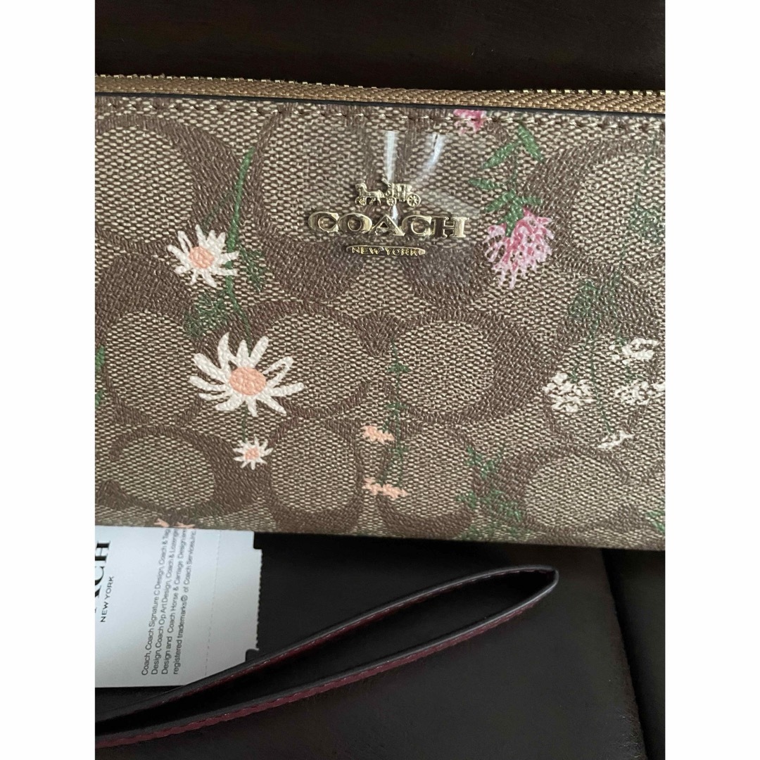 COACH(コーチ)の売り切り。コーチ　フローラル　花柄　シグネチャー　長財布 レディースのファッション小物(財布)の商品写真