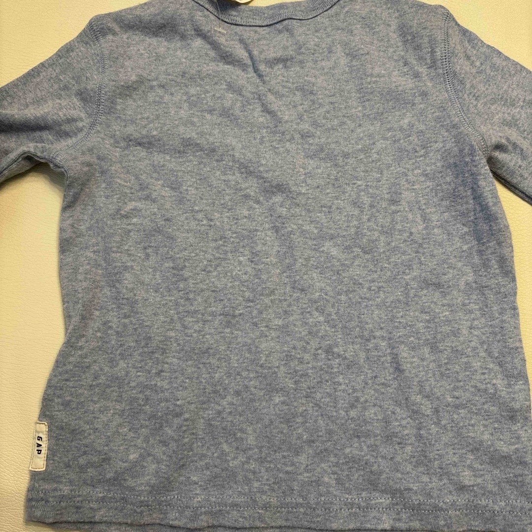 babyGAP(ベビーギャップ)の新品タグ付き　GAP ロンT 90 キッズ/ベビー/マタニティのキッズ服男の子用(90cm~)(Tシャツ/カットソー)の商品写真