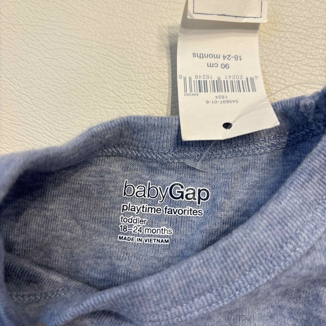 babyGAP(ベビーギャップ)の新品タグ付き　GAP ロンT 90 キッズ/ベビー/マタニティのキッズ服男の子用(90cm~)(Tシャツ/カットソー)の商品写真