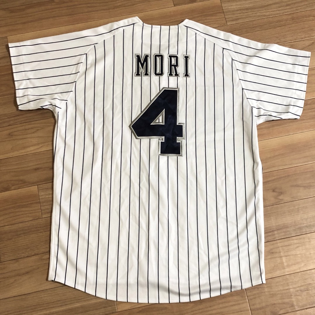 【美品】オリックスバファローズ森友哉選手2023年サードユニフォーム刺繍Lサイズ スポーツ/アウトドアの野球(応援グッズ)の商品写真